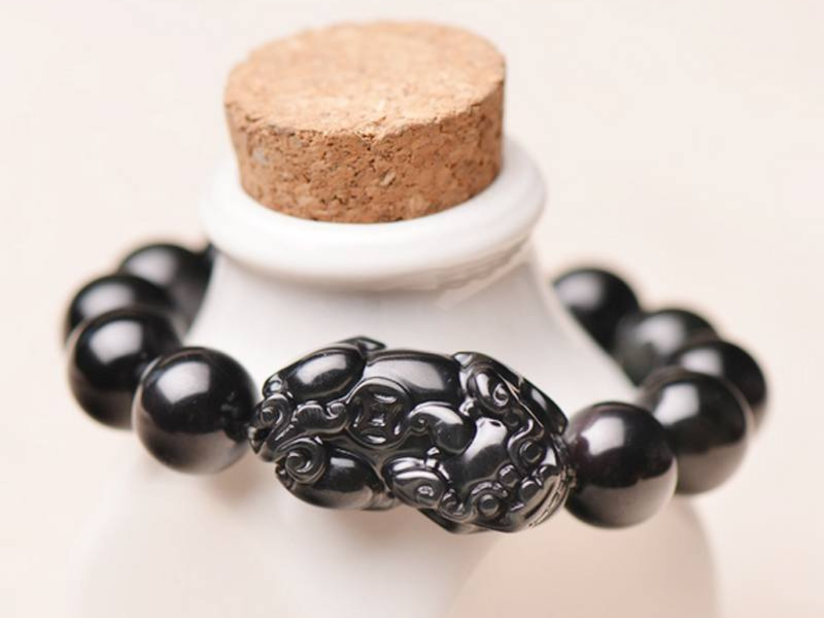 The benefits of wearing obsidian bracelet